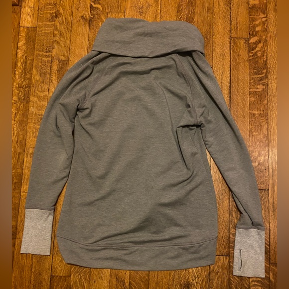 Athleta Cowl Neck Long Sleeved Shirt - Picture 4 of 5